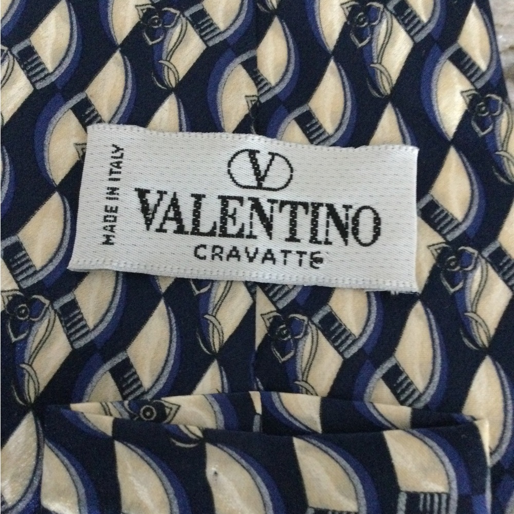 Valentino Garavani Navy Blue and Cream Patterned Silk Tie